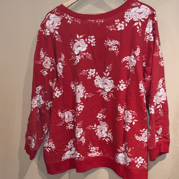 Woman within red floral sweatshirt size 22/24 1X - Picture 5 of 5